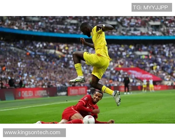 高清足球明星壁纸尽在利物浦展现球场风采与激情瞬间 高清足球明星壁纸尽在利物浦展现球场风采与激情瞬间